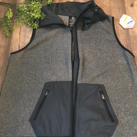 Under Armour Jackets & Blazers - Under armor Size XL Cold gear infiltrated Under Armor vest !! New 🖤